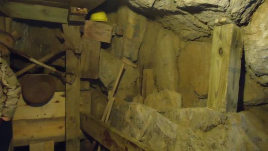 Big Thunder Gold Mine: As mining was the core foundation of the existence of the small town of Keystone, it is fun to go to the mines and see the hard, glamour-less conditions these early pioneers employed themselves in to earn a living.  After the tour of the mine, enjoy a chance to do some real life prospecting with gold pans and gold flaked dust.